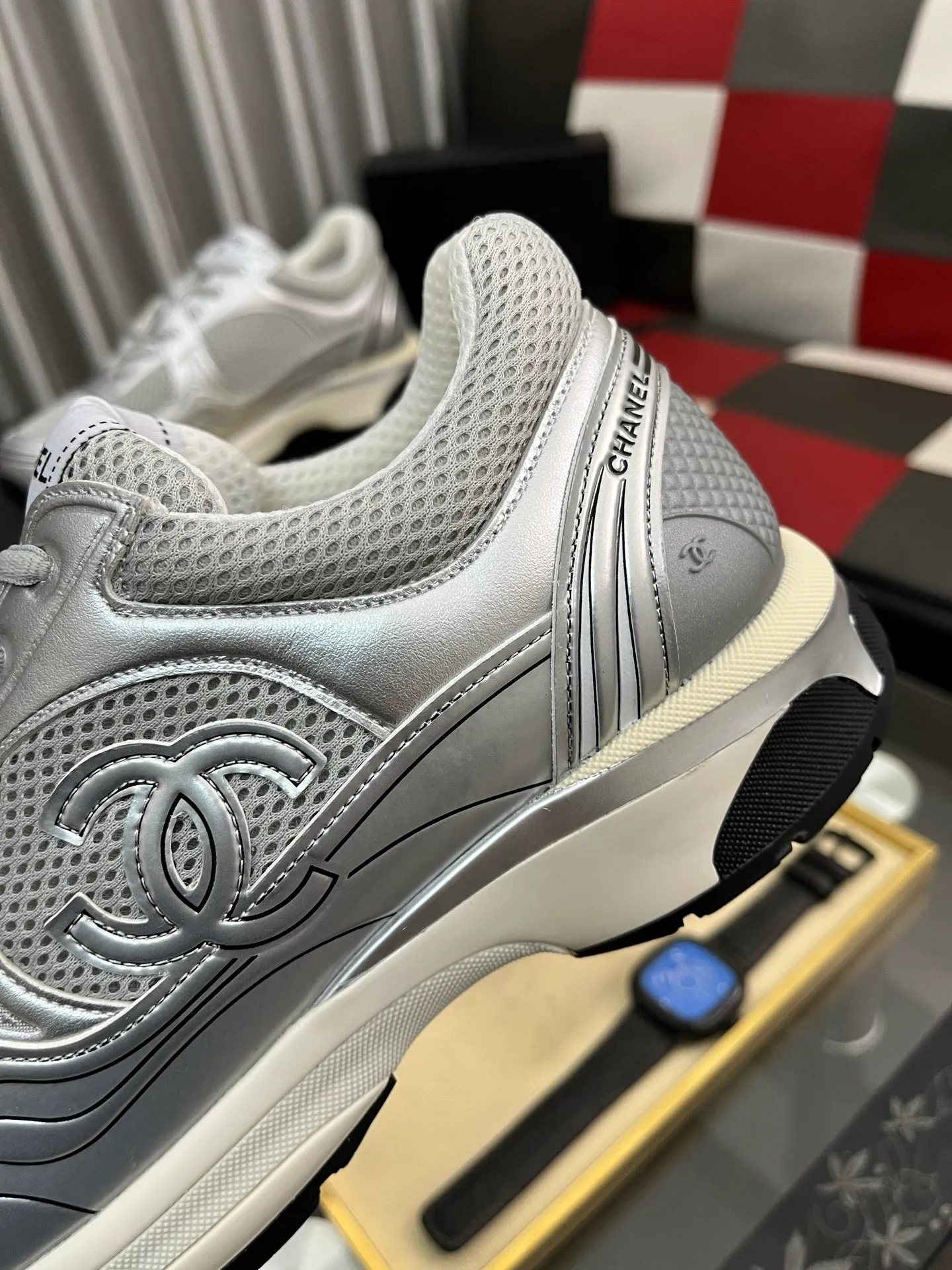 Men's shoes 💰: 620⌚️⌚️Chanel 2025C new diamond sneakers, ultra-light and comfortable casual shoes, black and white cowhide leather, versatile white shoes, you can't go wrong with the style, cow suede➕down cloth contrasting color combination, fresh and full of vitality, logo embossed on the side, very delicate on the foot, original customized material for the upper, original outsole Upper: Cow suede➕Down cloth/black and white full cowhide Lining: Sheepskin Sole: Open-molded TPU outsole Size: 35-44